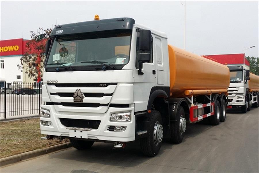 8x4 27000liters fuel tank truck(4 compartments)-1.jpg